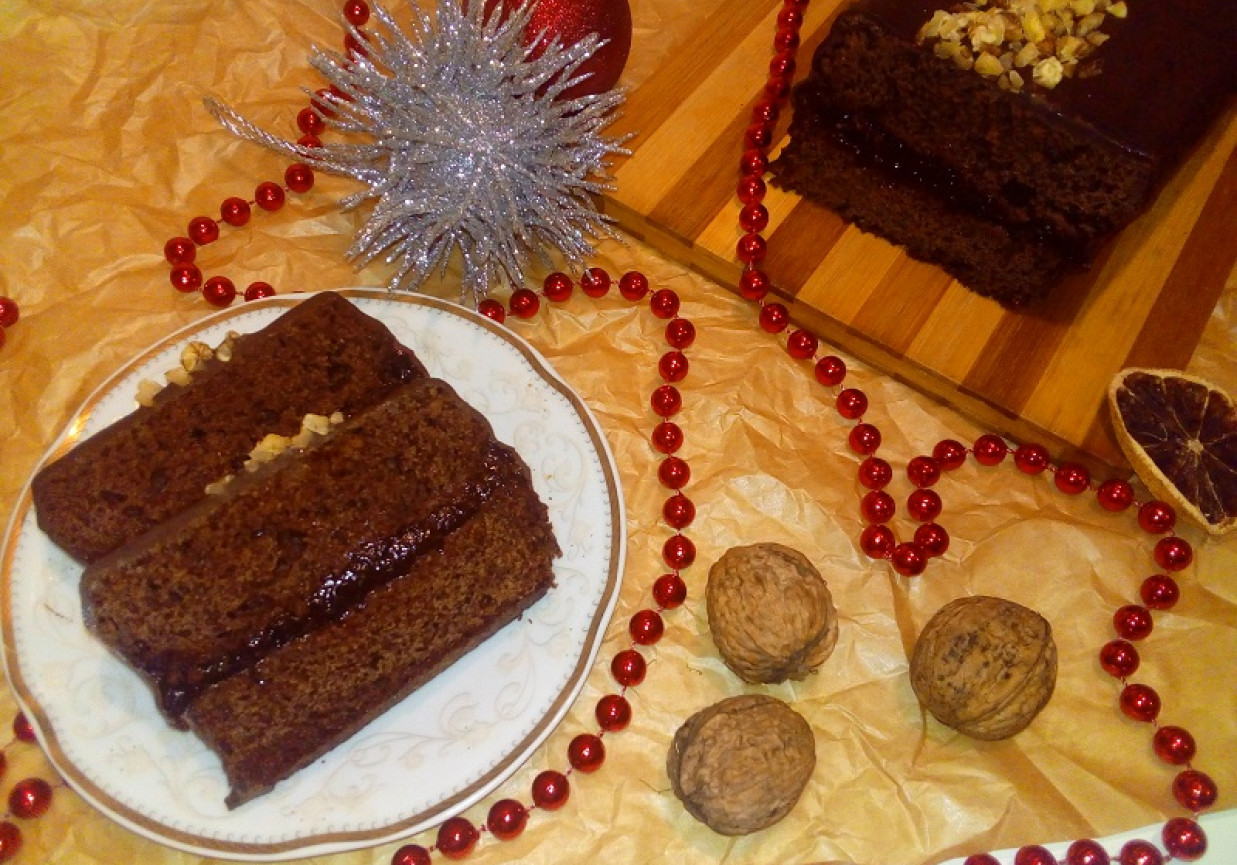 Świąteczny piernik czekoladowy z powidłami śliwkowymi foto