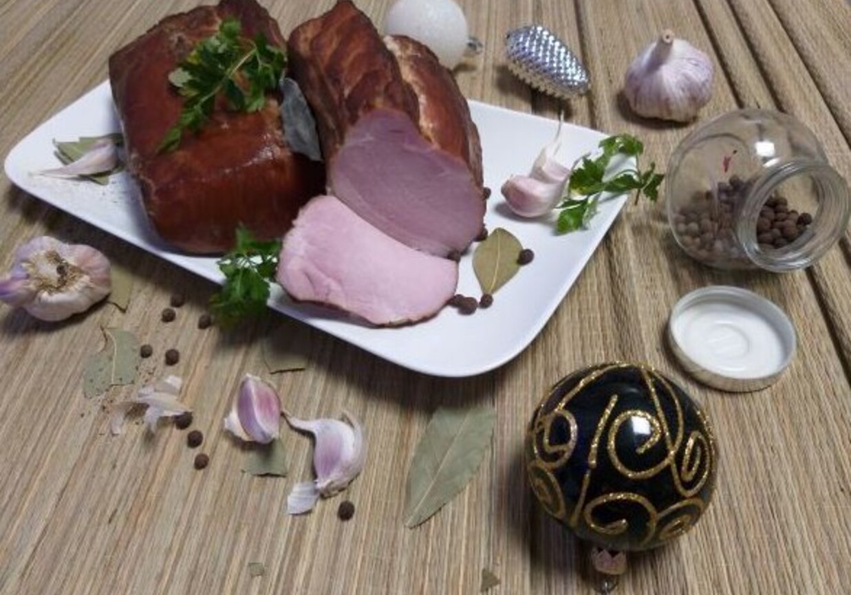 Świąteczny schab wędzony na mokro foto