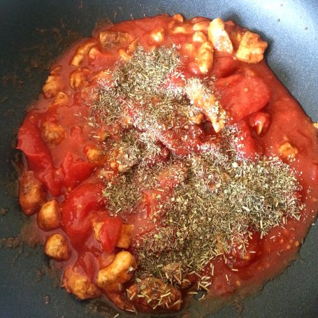 Krok 2 - Świderki w lekkim pomidorowym sosie foto