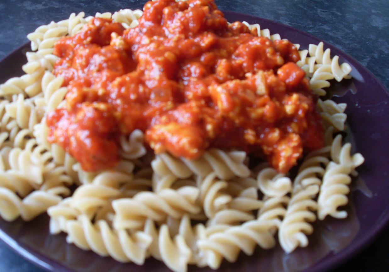 Świderki z sosem prawdziwie pomidorowym  foto