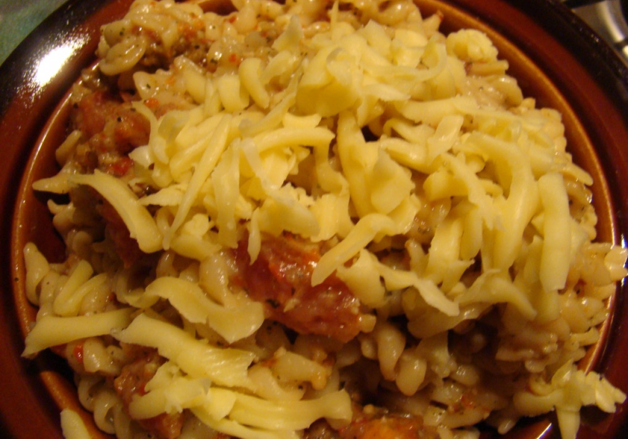 Świderki z zielonym pesto i pomidorami foto