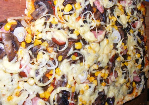 Fotografia przedstawiająca Swojska pizza