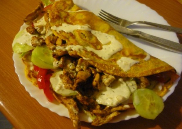Fotografia przedstawiająca swojska tortilla z kurczakiem