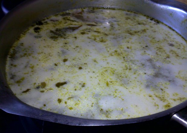 Fotografia przedstawiająca swojska zupa ogórkowa