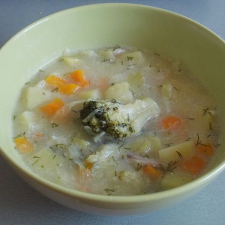 Krok 6 - Sycąca zupa z młodej kapusty i brokuła. foto