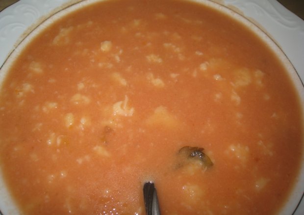 Fotografia przedstawiająca Sycylijska zupa pomidorowa