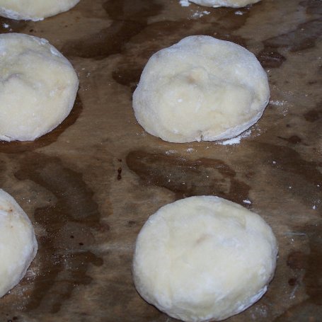 Krok 8 - Syn poprosił, mama zrobiła, czyli drożdżówki z jabłkiem i posypką :) foto