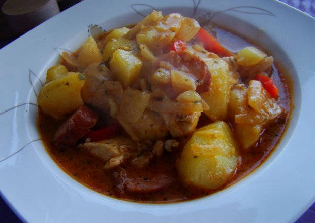 Fotografia przedstawiająca Syta zupa mięsno warzywna