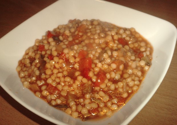 Fotografia przedstawiająca Syta zupa  paprykowo pomidorowa