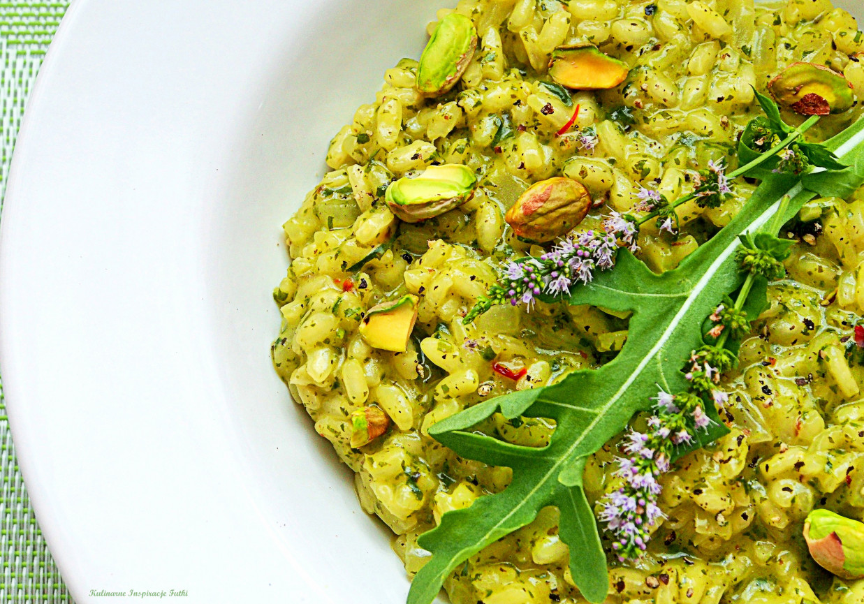 Szafranowe risotto z rukolą i pistacjami DoradcaSmaku.pl