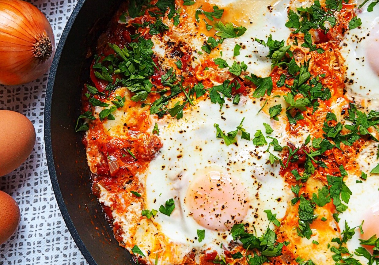 Szakszuka z serem mozzarella foto