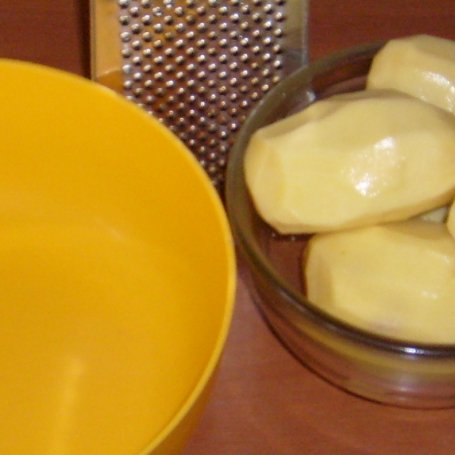 Krok 1 - SZARE KLUSKI ZIEMNIACZANE PODDUSZANE Z BOCZKIEM I CEBULĄ foto