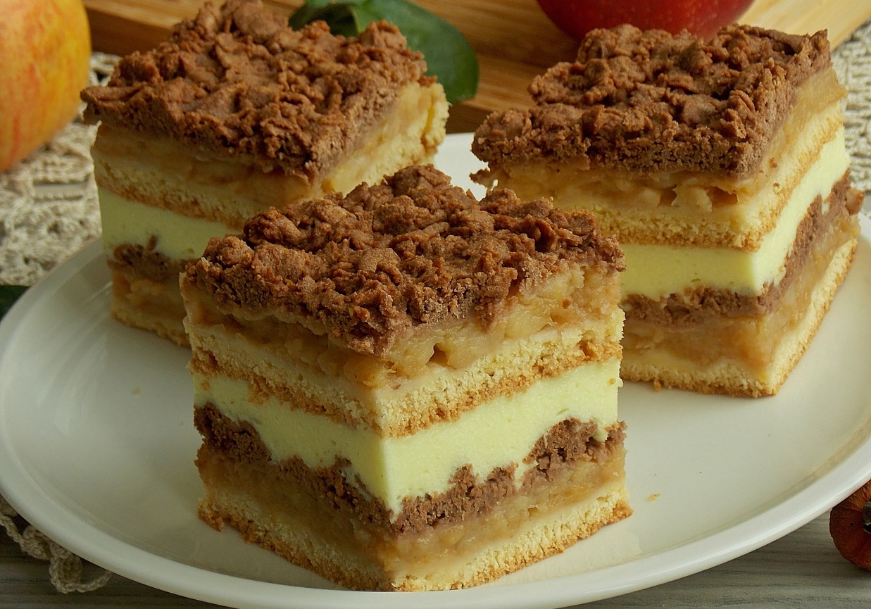 Szarlotka z kremem budyniowym foto