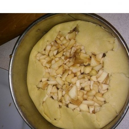 Krok 5 - Szarlotka z miodowymi jabłkami foto