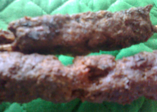 Fotografia przedstawiająca Szaszłyk wołowe z mięsa mielonego
