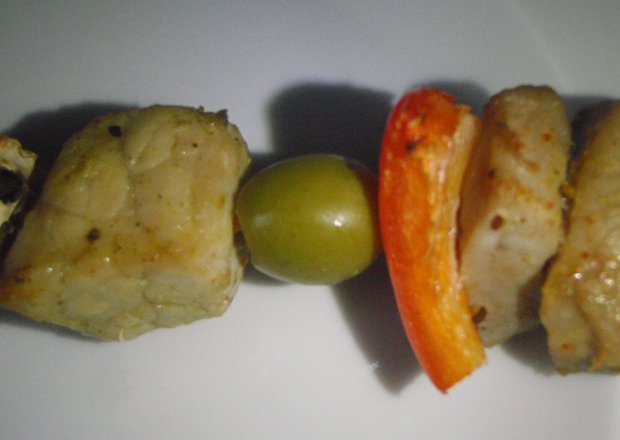 Fotografia przedstawiająca Szaszłyki wieprzowe z oliwką