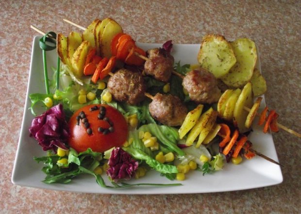 Fotografia przedstawiająca szisz z warzywami