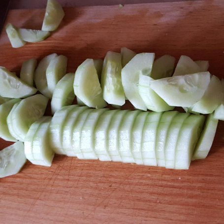 Krok 2 - Sznycel z indyka z frytkami i sałatką ogórkowo-pomidorową foto
