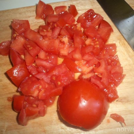 Krok 5 - Sznycle z indyka duszone z pomidorami i pestkami dyni :) foto