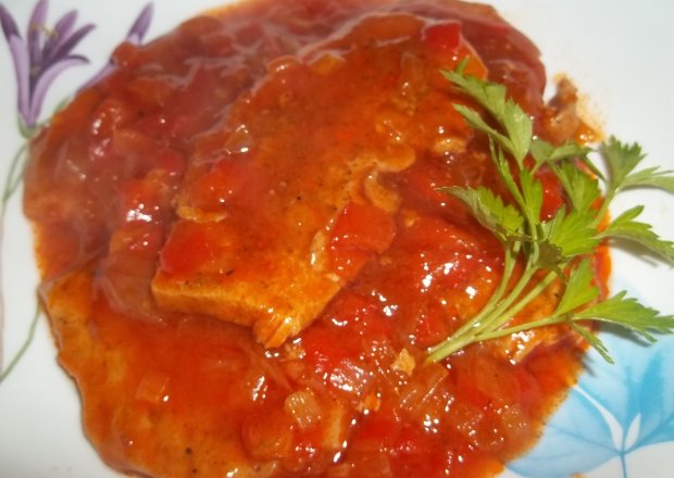 Fotografia przedstawiająca Sznycle z szynki w sosie paprykowym