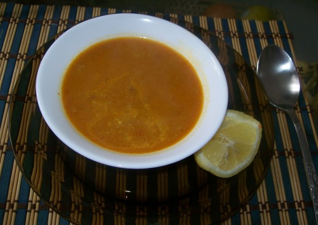 Fotografia przedstawiająca Szorba szeir-----zupa rybna z kasza jeczmienna