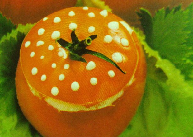 Fotografia przedstawiająca szparagi w pomidorowym grzybku