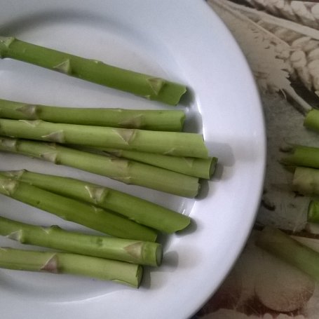 Krok 1 - Szparagi z boczkiem w cieście francuskim foto