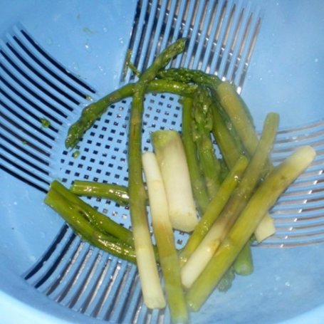 Krok 2 - Szparagi z masłem i parmezanem foto