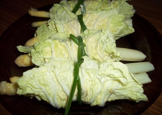 Fotografia przedstawiająca Szparagi z pastą jajeczną