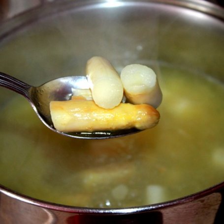 Krok 2 - Szparagowa zupa z zacierkami Joanny foto