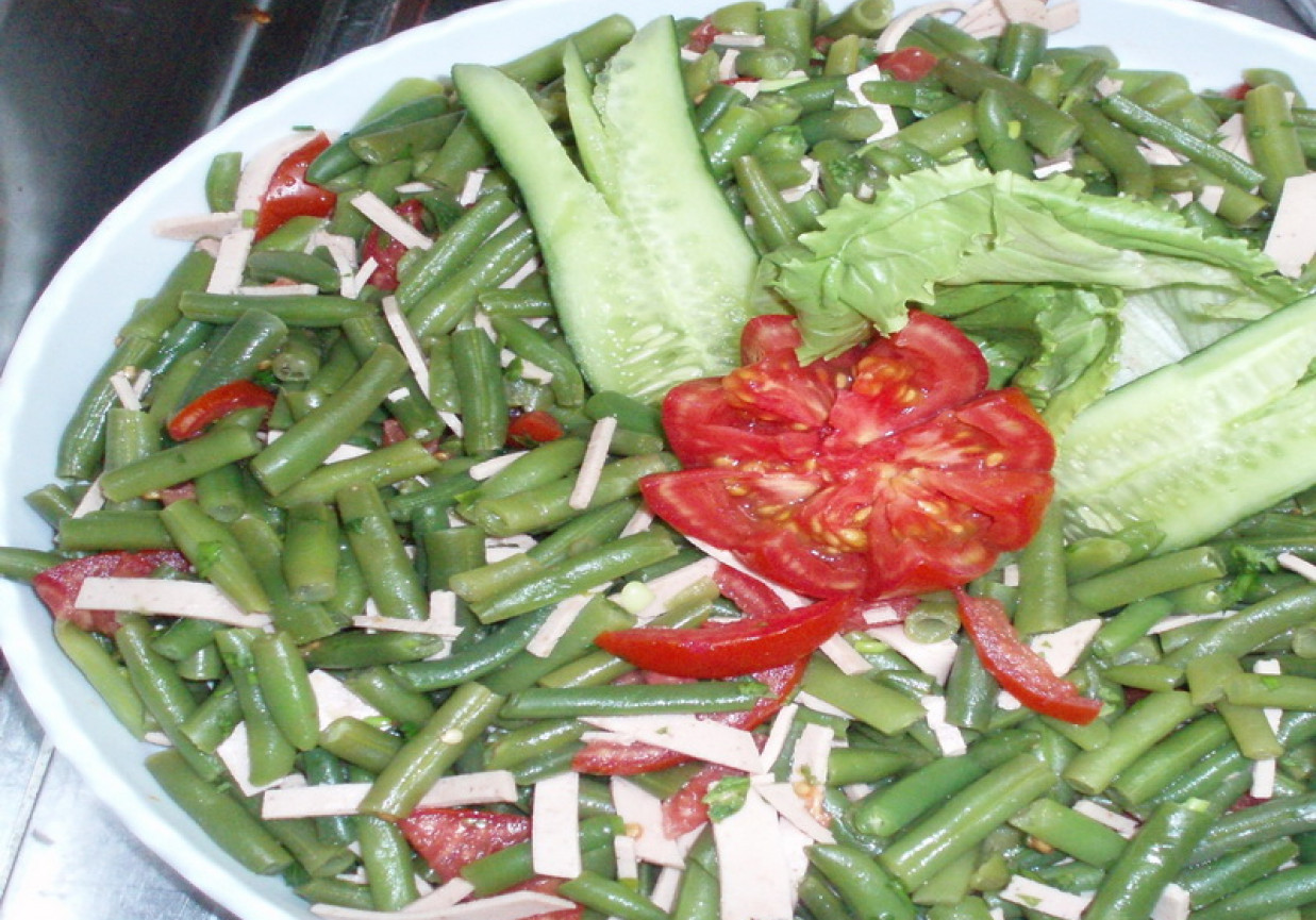 Szparagówka zielona z pomidorami i szynką foto