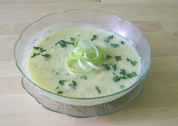 Fotografia przedstawiająca Szparagowo - porowa zupa krem