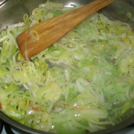 Krok 2 - Szparagowo - porowa zupa krem foto