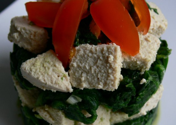 Fotografia przedstawiająca Szpinak z tofu na szybko