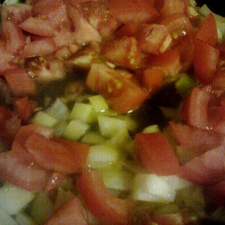 Krok 2 - Szpinak z warzywami i serem feta foto