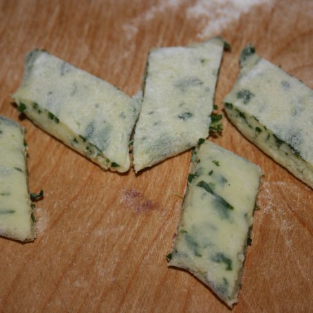 Krok 2 - Szpinakowe kopytka z serem feta foto