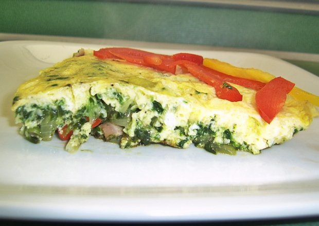 Fotografia przedstawiająca Szpinakowy omlet z warzywami