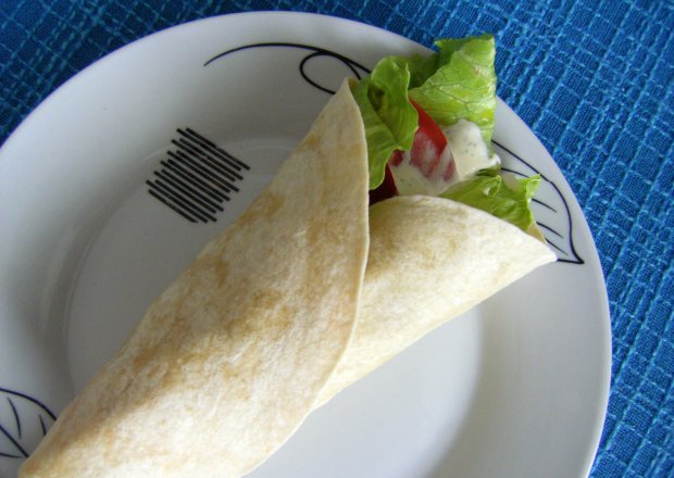 Fotografia przedstawiająca Sztbka tortilla z filetem z kurczaka