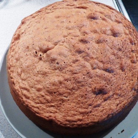 Krok 2 - Szwedzki letni tort truskawkowy foto