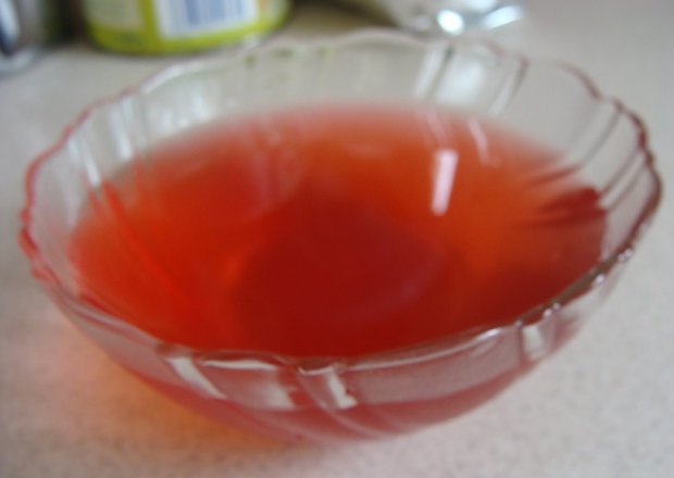 Fotografia przedstawiająca Szybka galaretka z soku owocowego