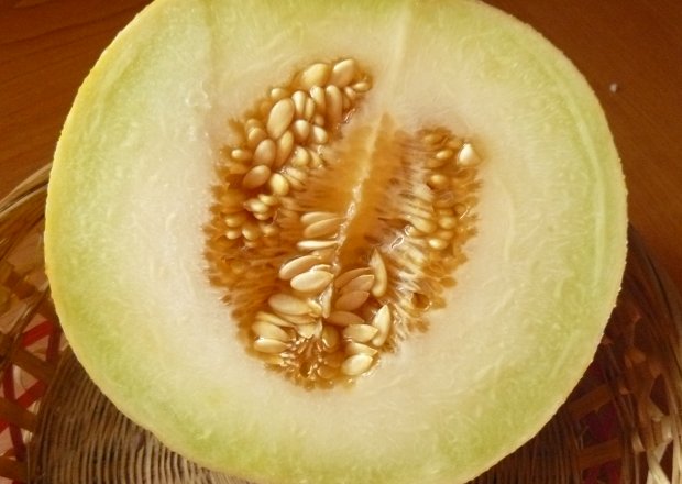 Fotografia przedstawiająca Szybka i pyszna surówka z melona