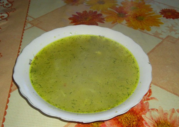 Fotografia przedstawiająca Szybka i smaczna zupa z zacierkami