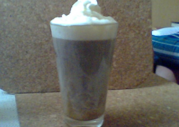 Fotografia przedstawiająca szybka kawa zabajone