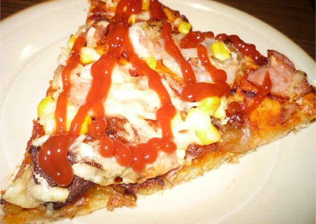 Fotografia przedstawiająca Szybka pizza bez drożdży