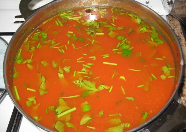 Fotografia przedstawiająca Szybka pomidorowa z koncentratu