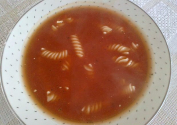Fotografia przedstawiająca Szybka pomidorówka dla zapracowanych