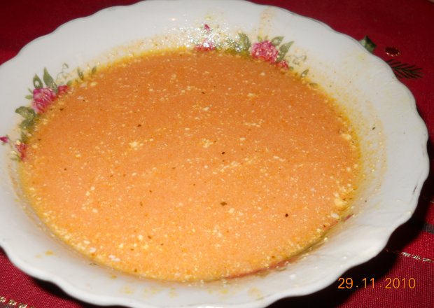 Fotografia przedstawiająca szybka pomidorówka