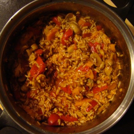 Krok 11 - Szybka potrawka z papryką, marchewką i ryżem basmati foto