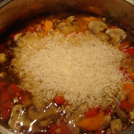 Krok 9 - Szybka potrawka z papryką, marchewką i ryżem basmati foto