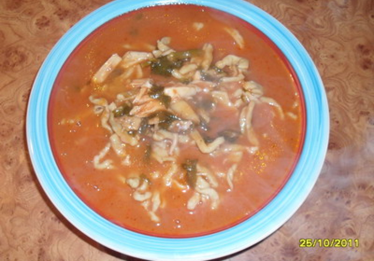 Szybka, prosta i smaczna zupa pomidorowa. foto